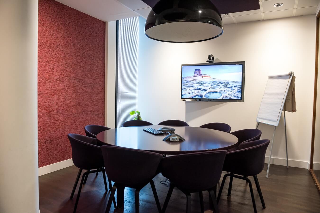 Besprechungszimmer mit vielen notwendigen Features
